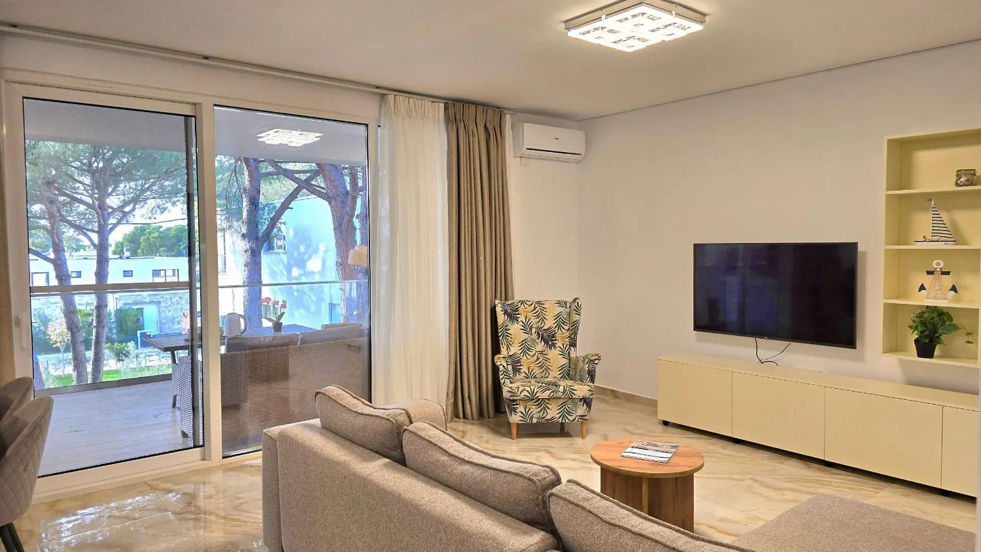 Blue Horizon - 285 Apartment Durres Albania